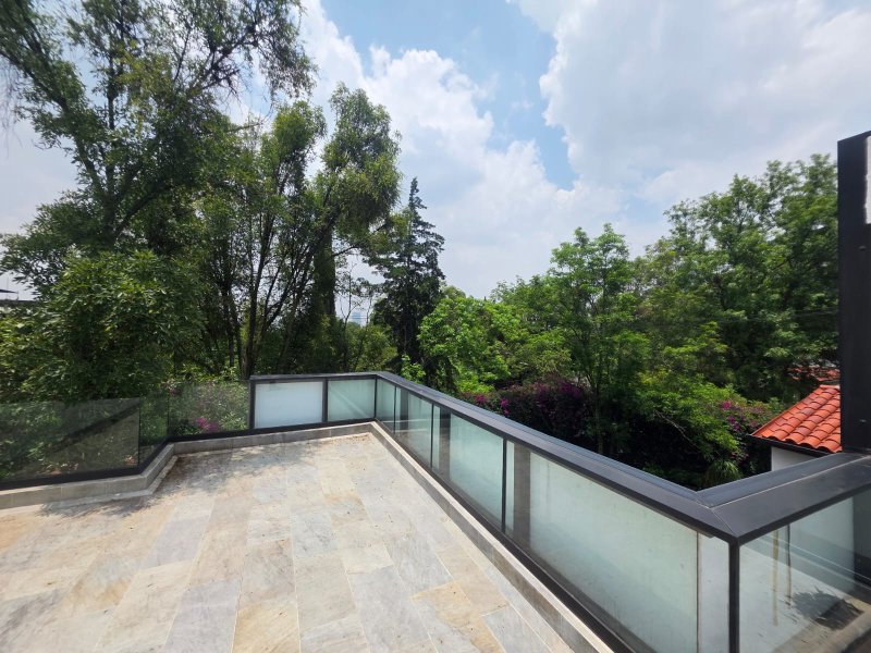 Casa Con Uso De Suelo Mixto En Venta O Renta En Lomas De Chapultepec