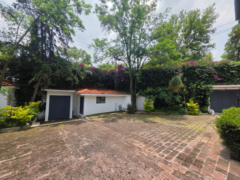 Casa Con Uso De Suelo Mixto En Venta O Renta En Lomas De Chapultepec