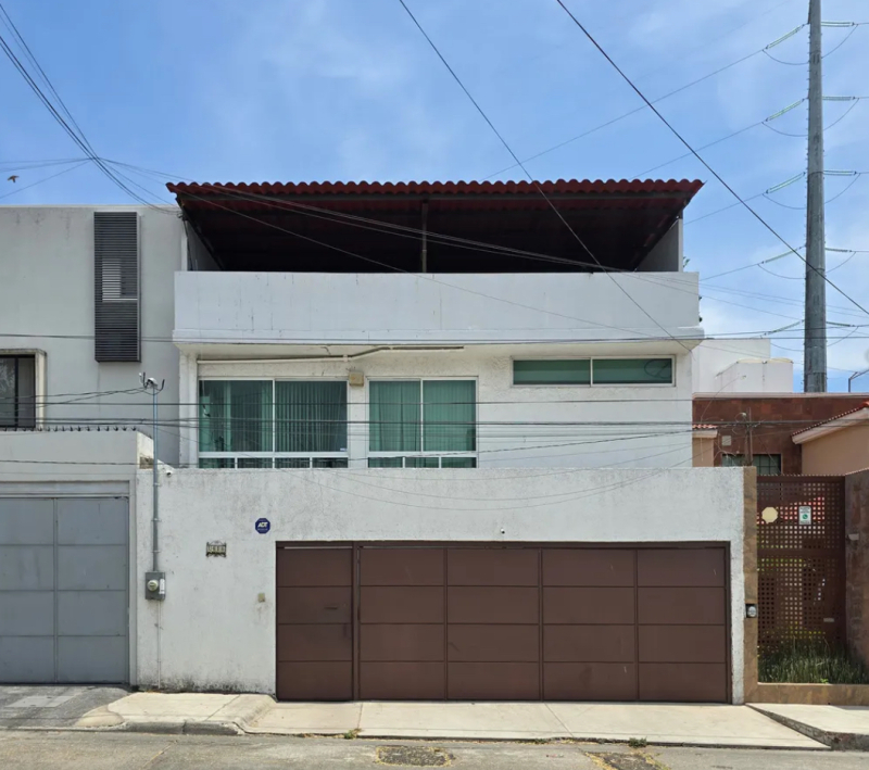 Se vende bodega en Jardines del Bosque