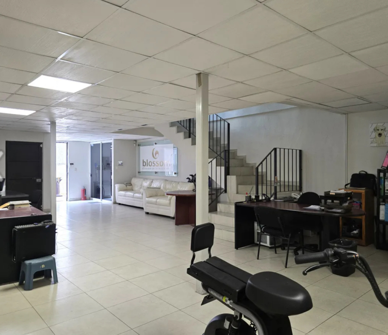 Se Vende Bodega En Jardines Del Bosque