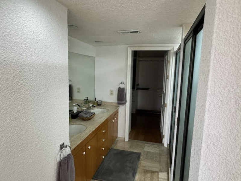 en la mejor  zona de polanco rodeado parques , restaurantes y zonas comerciales , escuelas, bancos, todo caminando. excelente vista a campo marte , fuente de petroles  edificio con vigilancia 24 horas 