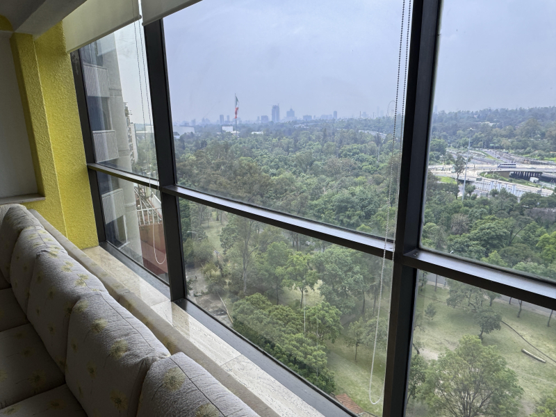 en la mejor  zona de polanco rodeado parques , restaurantes y zonas comerciales , escuelas, bancos, todo caminando. excelente vista a campo marte , fuente de petroles  edificio con vigilancia 24 horas 