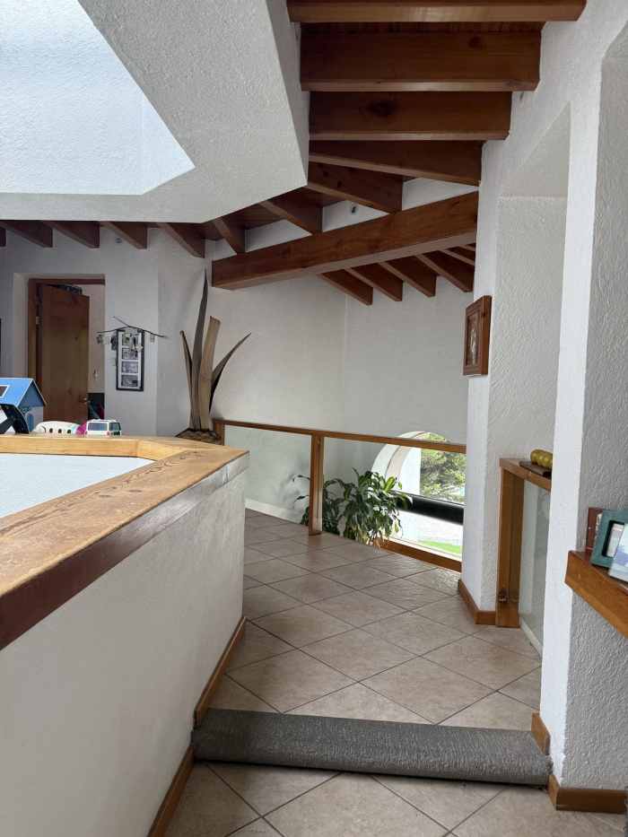 Disfrute vivir en linda casa en condominio La Cima, muy cerca de Sante Fe