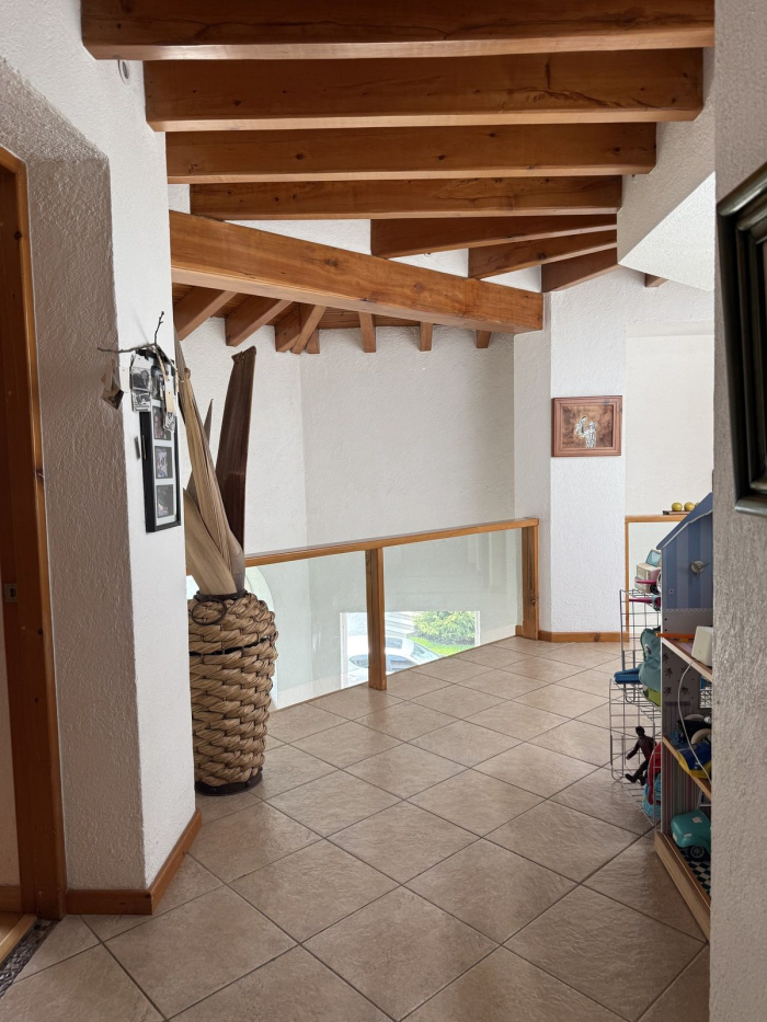 Disfrute vivir en linda casa en condominio La Cima, muy cerca de Sante Fe
