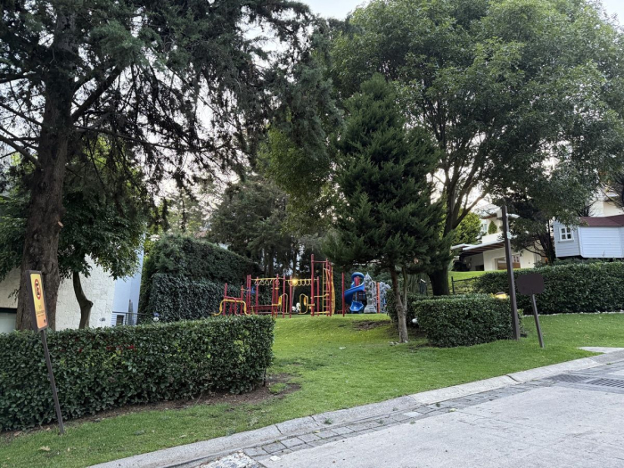 Disfrute vivir en linda casa en condominio La Cima, muy cerca de Sante Fe