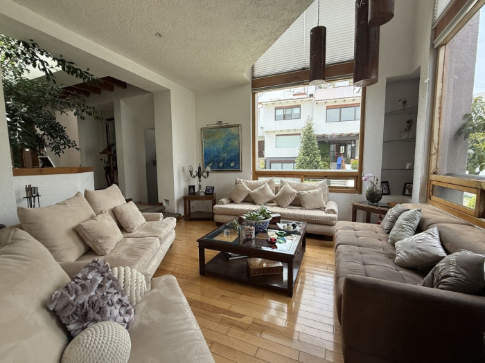 Disfrute vivir en linda casa en condominio La Cima, muy cerca de Sante Fe
