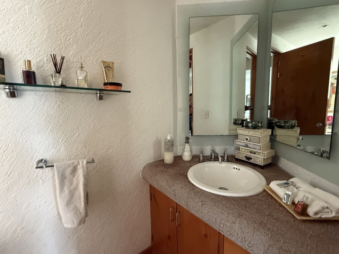Disfrute vivir en linda casa en condominio La Cima, muy cerca de Sante Fe