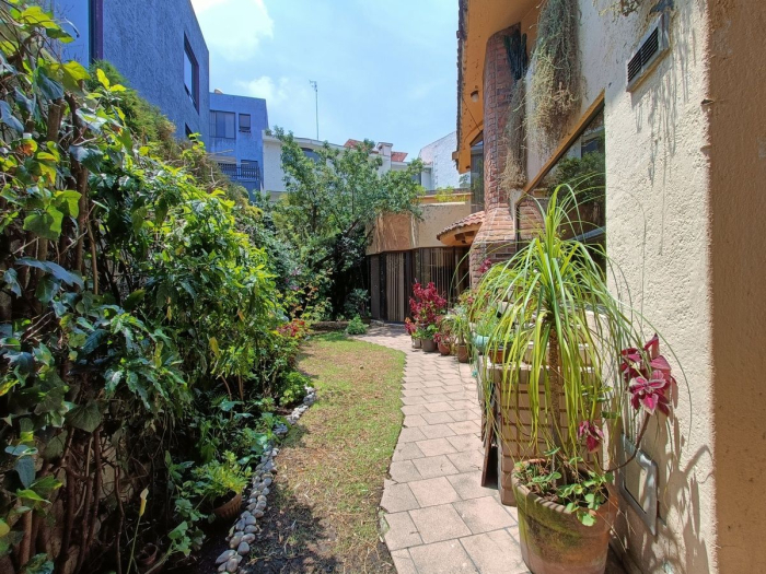 CASA EN VENTA, PARQUES DE LA HERRADURA, EN CONJUNTO CON VIGILANCIA