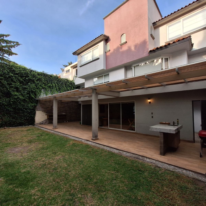 VENTA CASA EN CERRADA BOSQUE DE CUITARO