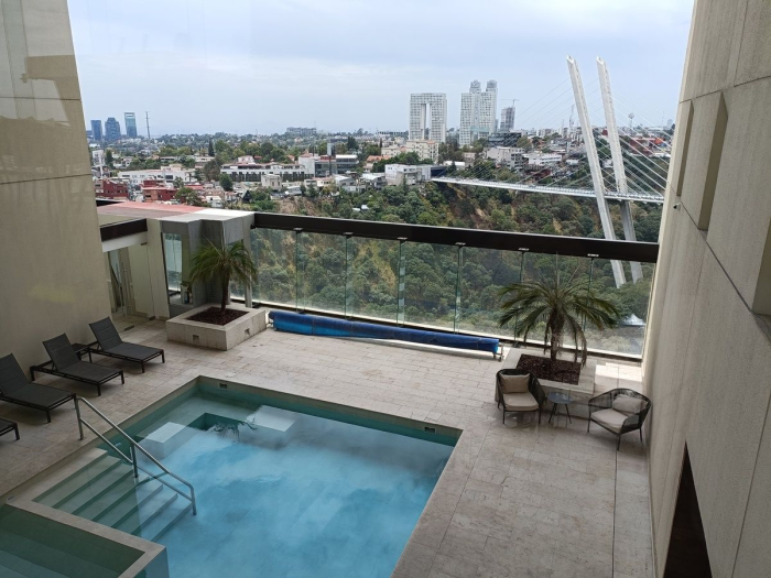 VENTA DEPARTAMENTO EN BOSQUE DE LAS LOMAS CON BALC�?N