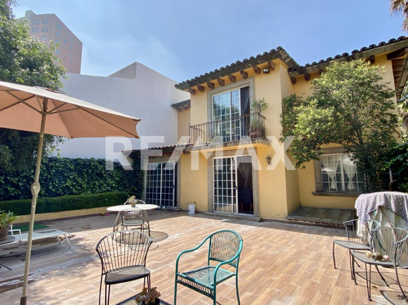 Casa en Venta en Hacienda de las Palmas | Interlomas