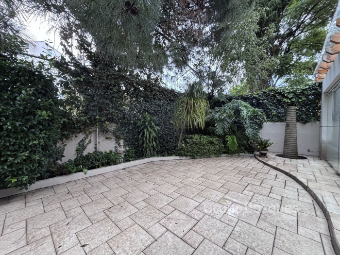 Casa en Venta o Renta en Lomas de la Herradura, calle cerrada