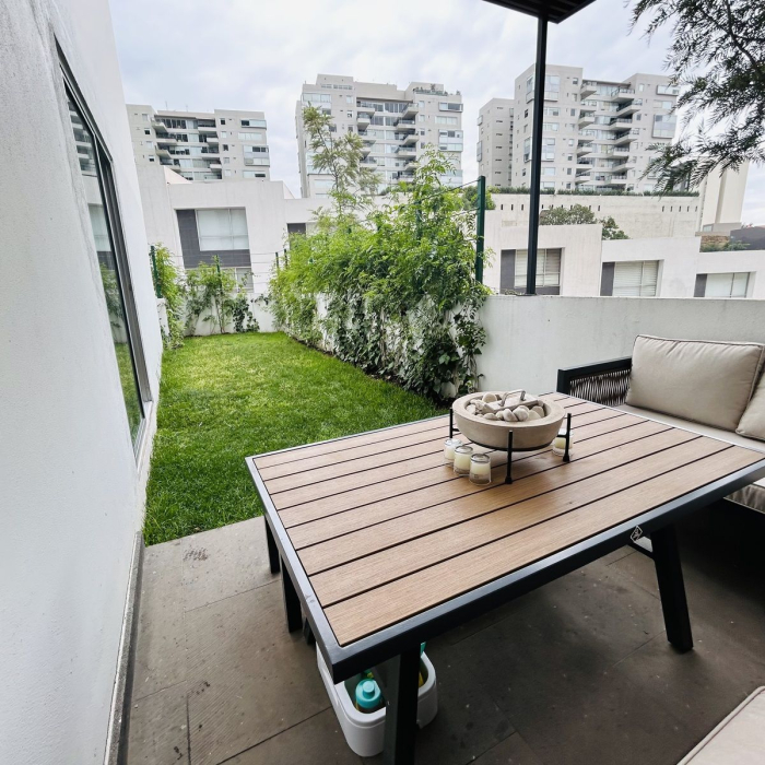 SE VENDE CASA EN BOSQUE REAL CON JARDIN Y PERGOLA