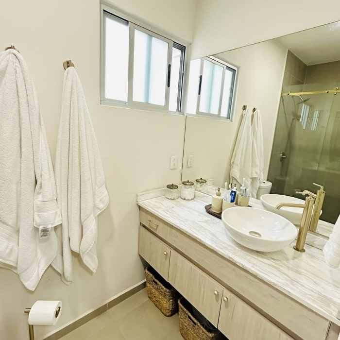 SE VENDE CASA EN BOSQUE REAL CON JARDIN Y PERGOLA