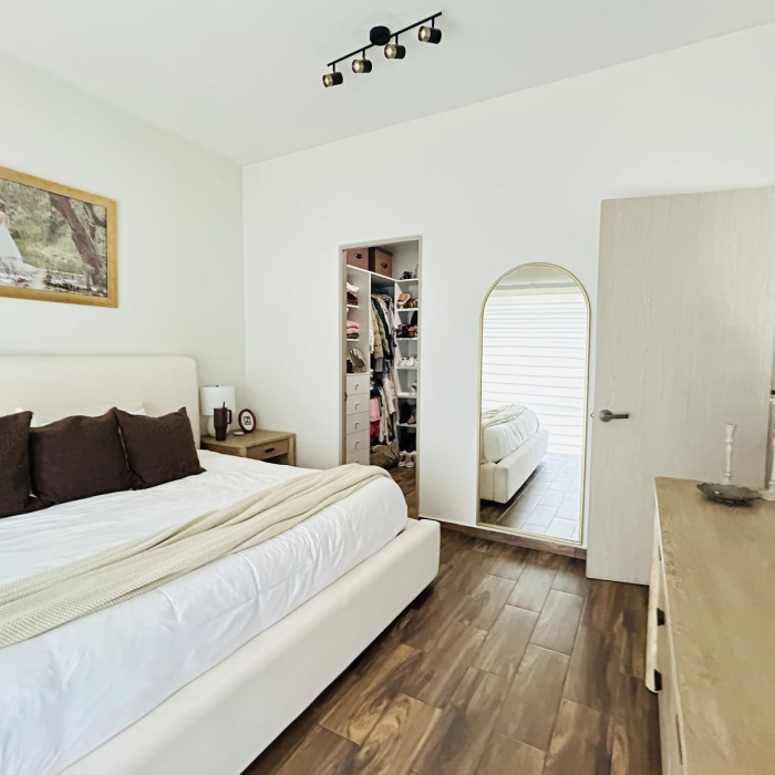 SE VENDE CASA EN BOSQUE REAL CON JARDIN Y PERGOLA