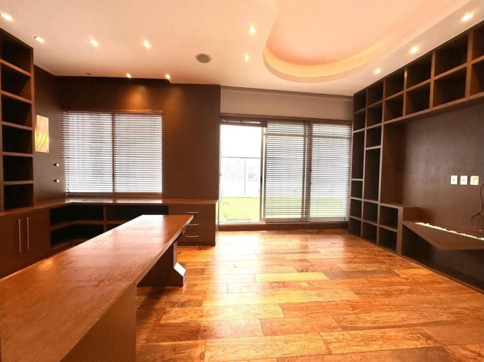 Penthouse de Ensueño en El Ducal �?? Vista Panorámica y Diseño Moderno