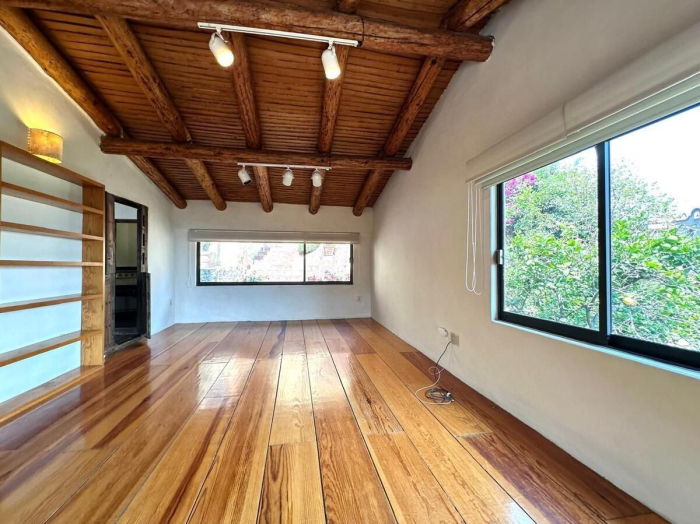 Tu nuevo hogar con encanto único en Vistas del Valle