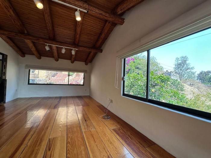 Tu nuevo hogar con encanto único en Vistas del Valle