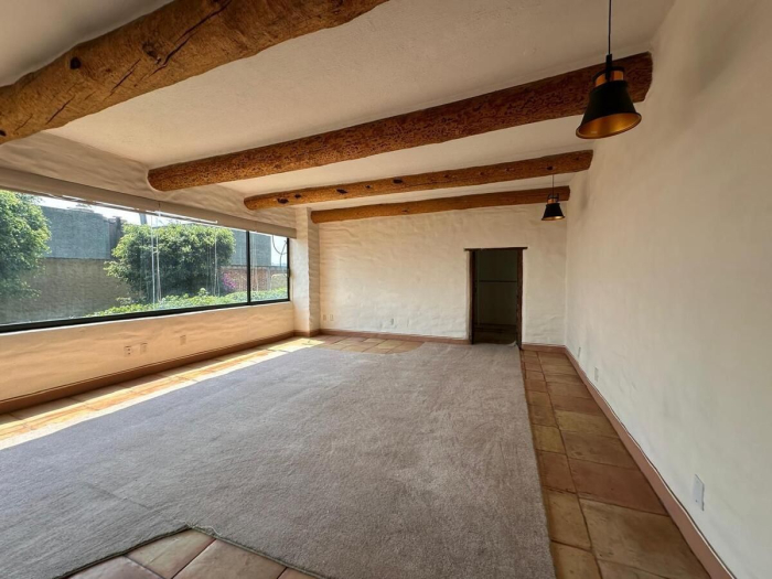 Tu nuevo hogar con encanto único en Vistas del Valle