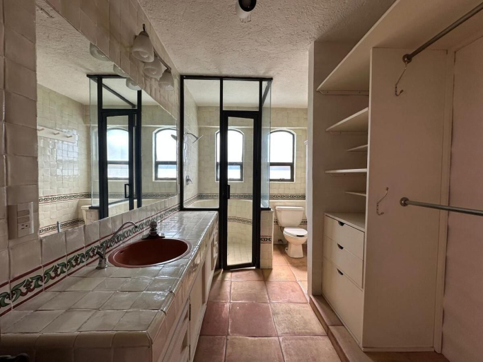Tu nuevo hogar con encanto único en Vistas del Valle