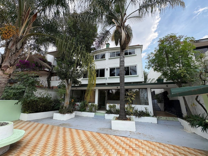 Casa en venta en Lomas del Huizachal, entre la Herradura y Conscripto