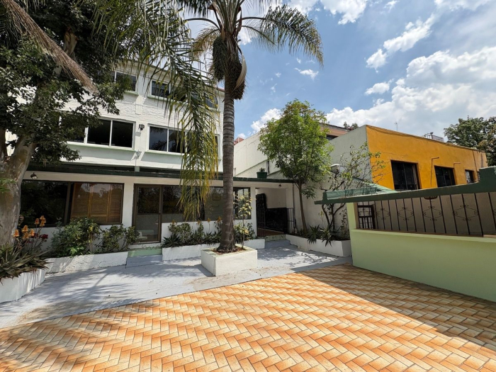 Casa en venta en Lomas del Huizachal, entre la Herradura y Conscripto