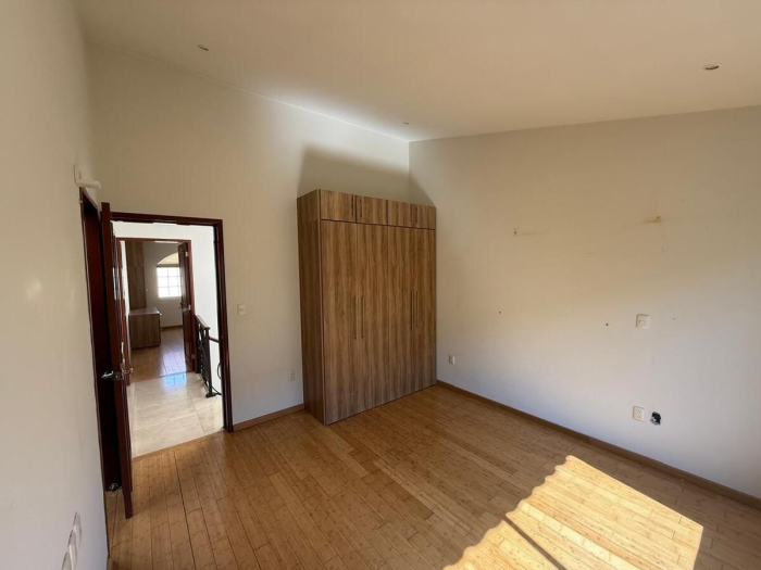 Venta de casa en conjunto de casitas en valle de las Palmas Interlomas