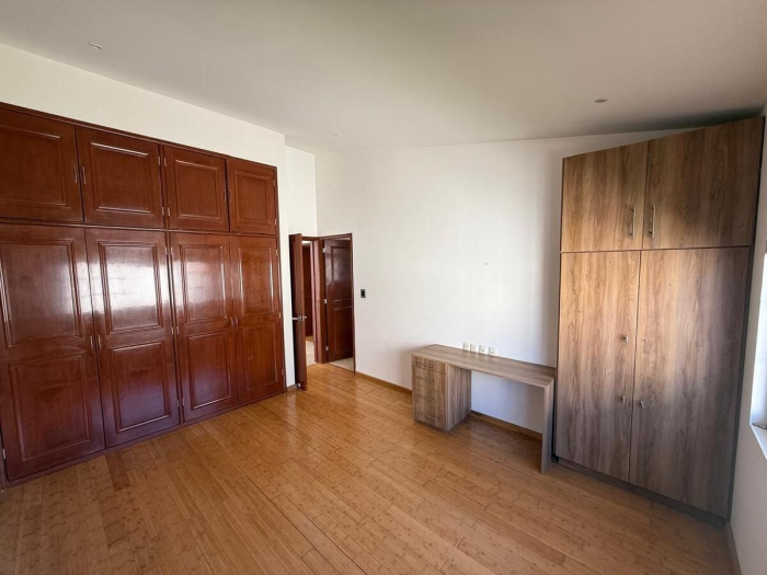 Venta de casa en conjunto de casitas en valle de las Palmas Interlomas