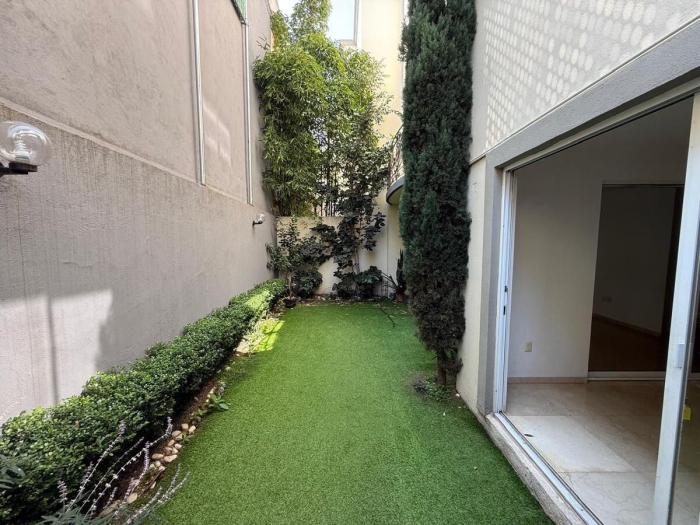 Venta de casa en conjunto de casitas en valle de las Palmas Interlomas