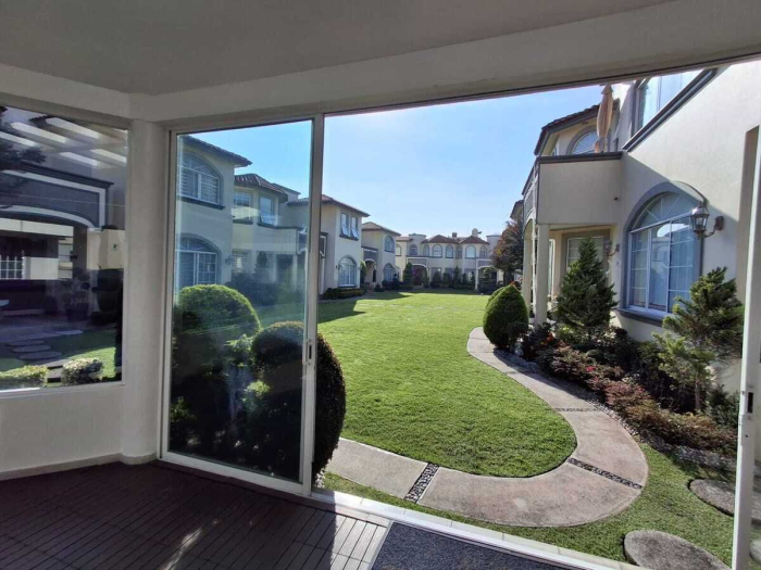 Venta de casa en conjunto de casitas en valle de las Palmas Interlomas