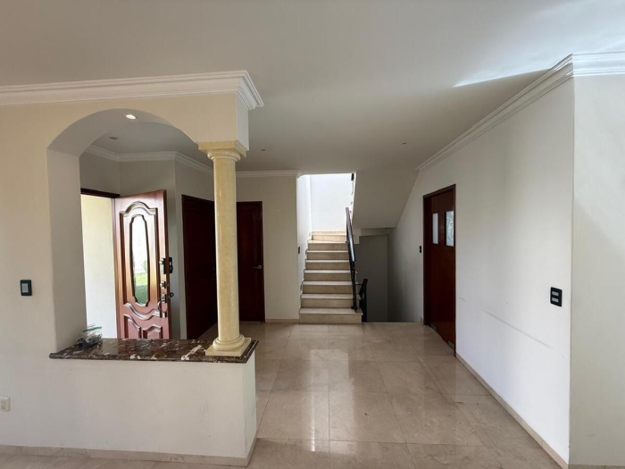 Venta de casa en conjunto de casitas en valle de las Palmas Interlomas