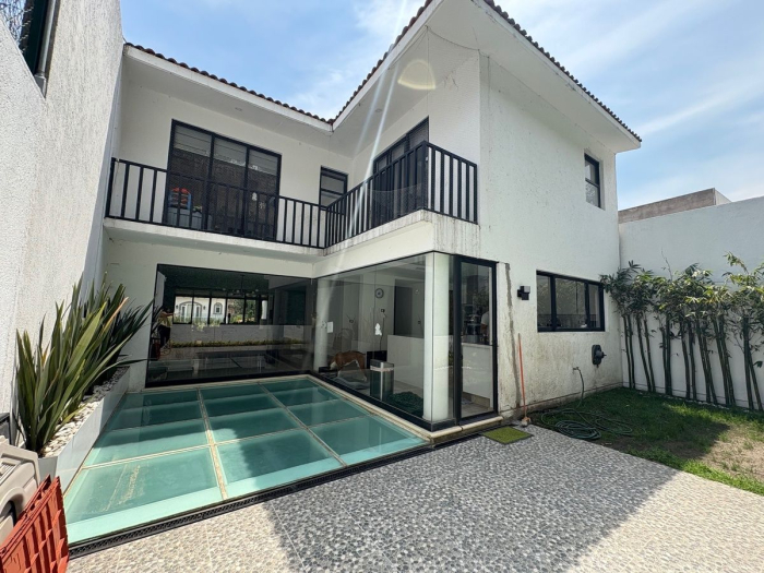 Casa en venta en Bosque real, calle privada con vigilancia