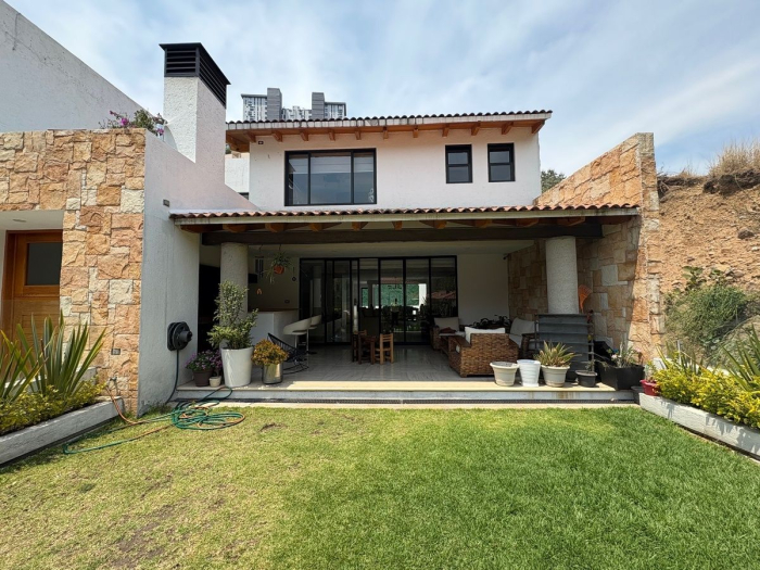 Casa en venta en Bosque real, calle privada con vigilancia