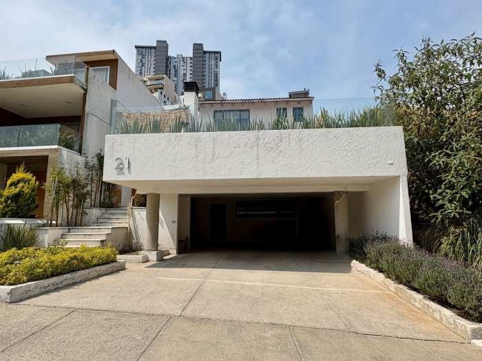 Casa en venta en Bosque real, calle privada con vigilancia