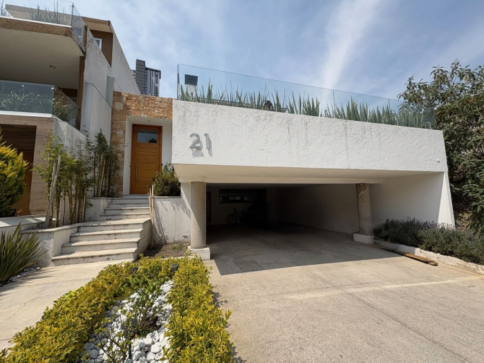 Casa en venta en Bosque real, calle privada con vigilancia