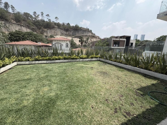 Casa en venta en Bosque real, calle privada con vigilancia