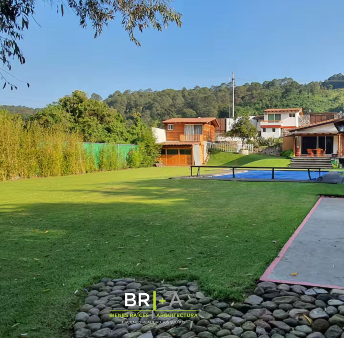 HERMOSA CASA CON ACCESO AL RIO