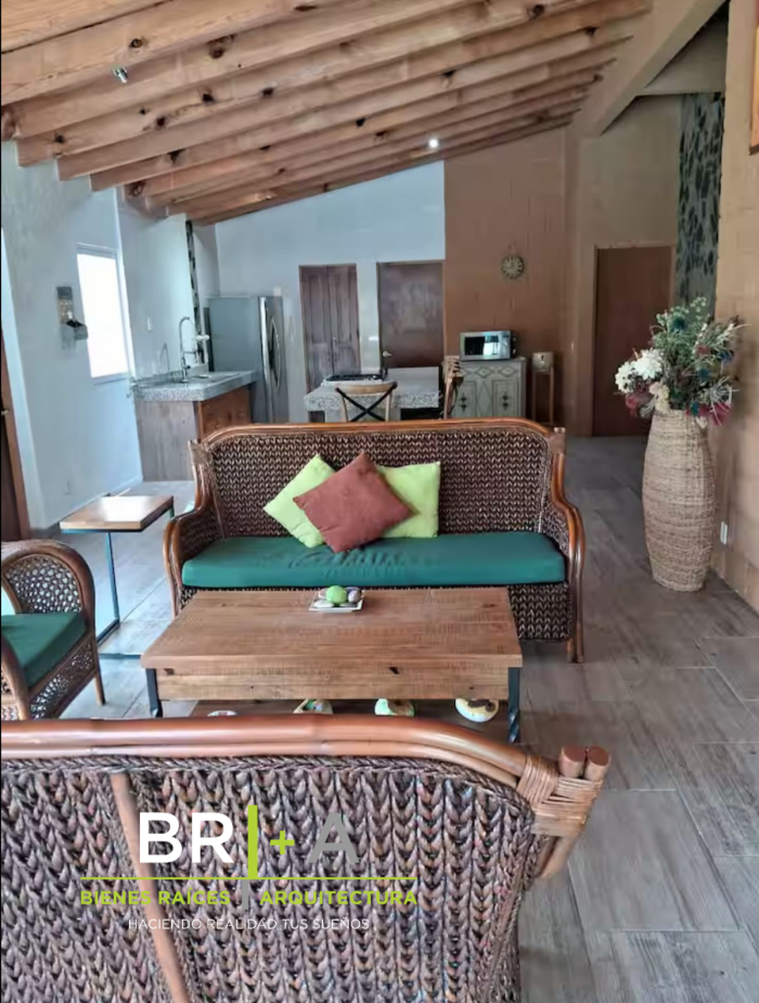 HERMOSA CASA CON ACCESO AL RIO