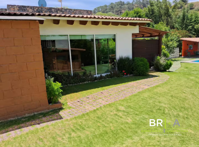 HERMOSA CASA CON ACCESO AL RIO