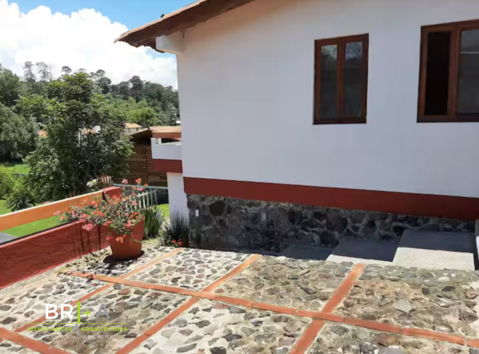 HERMOSA CASA CON ACCESO AL RIO
