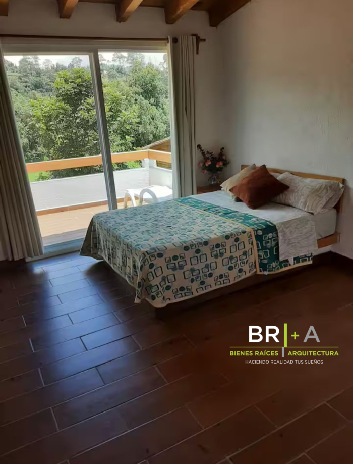 HERMOSA CASA CON ACCESO AL RIO