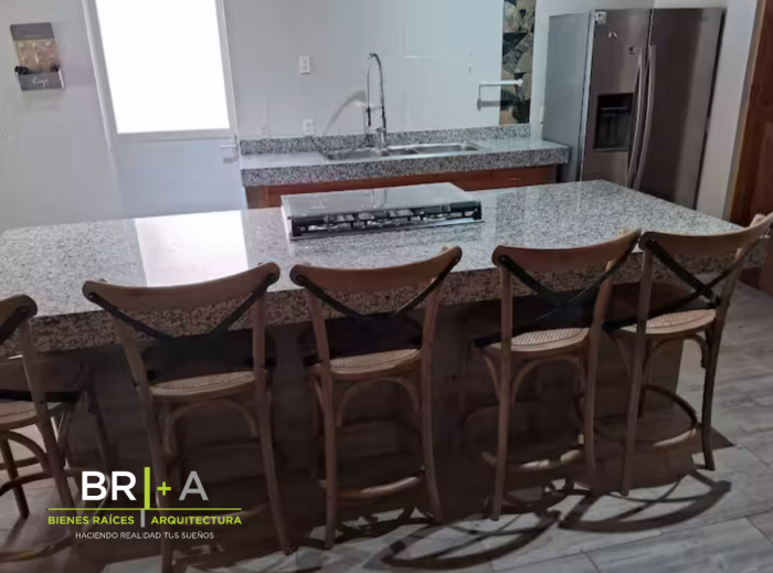 HERMOSA CASA CON ACCESO AL RIO