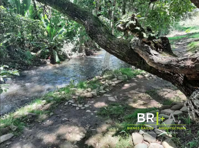HERMOSA CASA CON ACCESO AL RIO