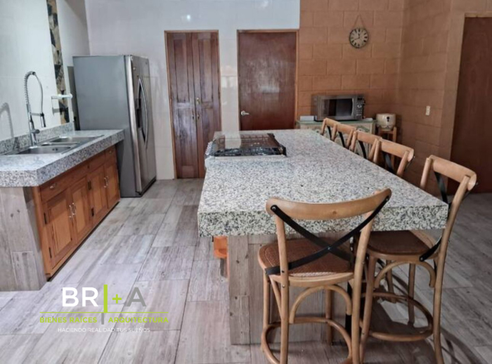 HERMOSA CASA CON ACCESO AL RIO