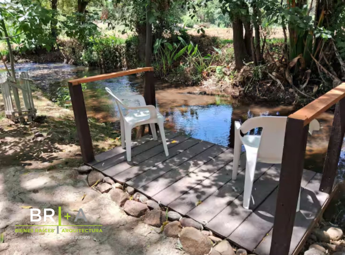 HERMOSA CASA CON ACCESO AL RIO