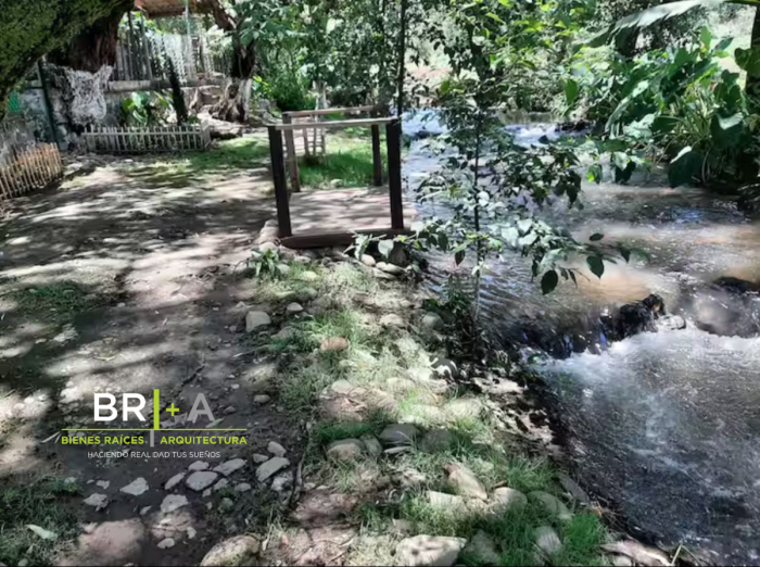 HERMOSA CASA CON ACCESO AL RIO
