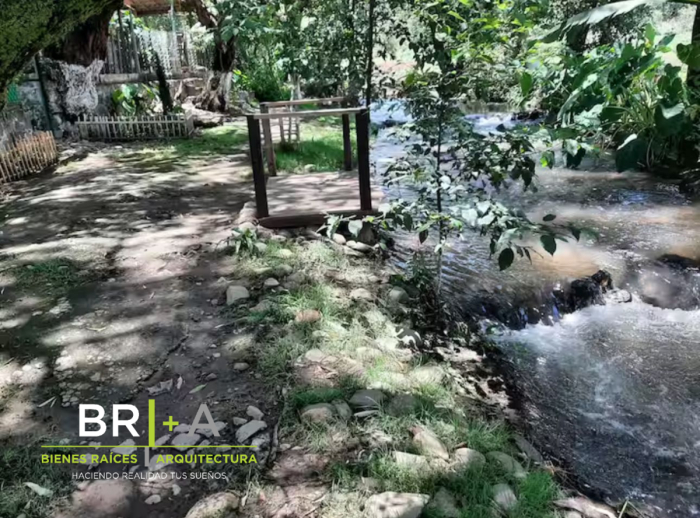 HERMOSA CASA CON ACCESO AL RIO