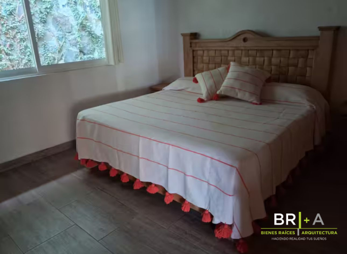 HERMOSA CASA CON ACCESO AL RIO