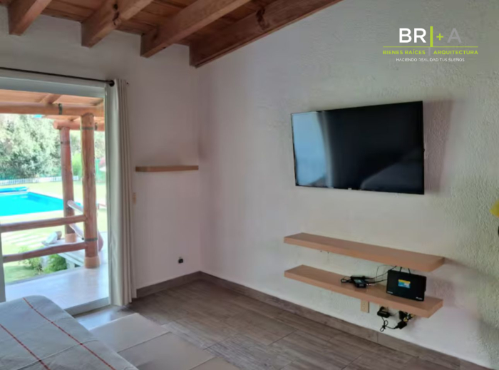 HERMOSA CASA CON ACCESO AL RIO