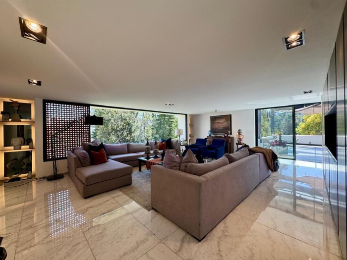 Magnifica casa en venta - Lomas Hipódromo